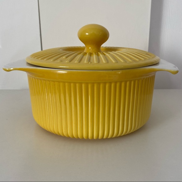 Covered Round Casserole Dish - Picture 10 of 11